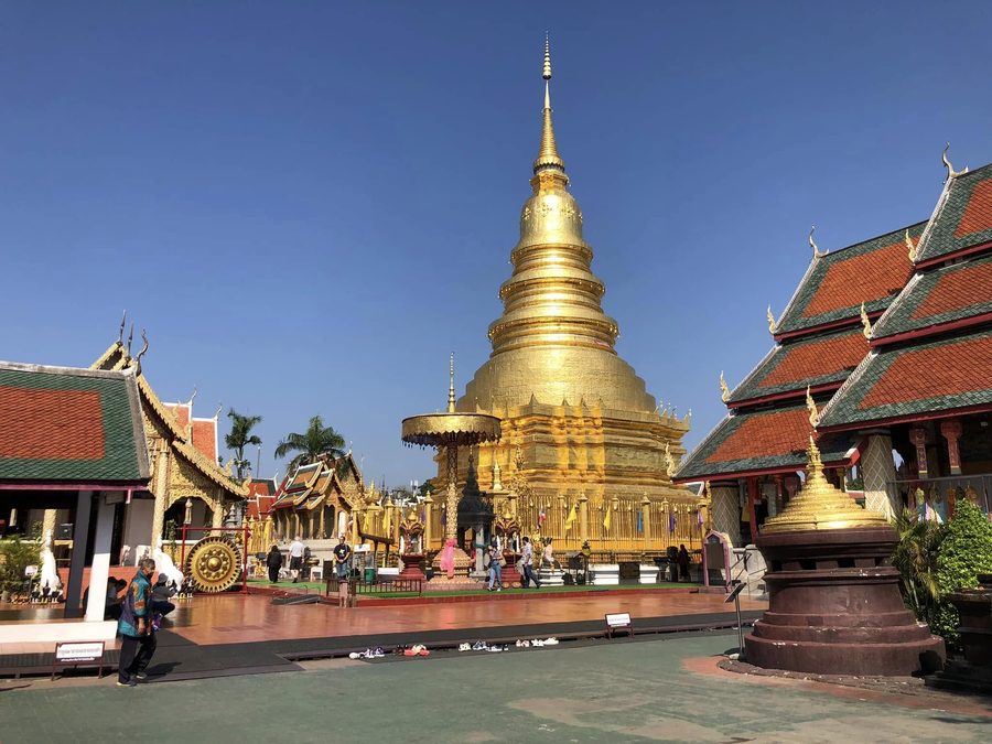 วัดพระธาตุหริภุญชัย ลำพูน มุมกว้าง