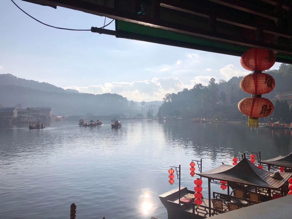 ทะเลสาบบ้านรักไทยยามเช้า แม่ฮ่องสอน