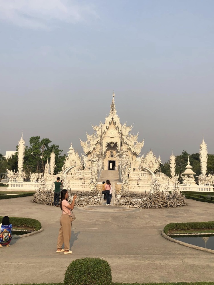 วัดร่องขุ่น เชียงราย มุมด้านหน้า